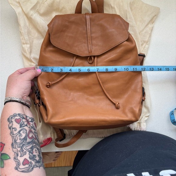 Aunts and uncles tanned leather Carmel backpack, purse Mrs. Onion rucksack - Picture 6 of 8